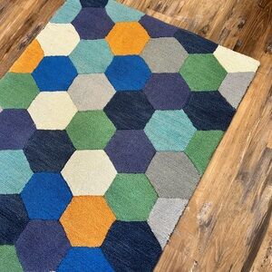 Pottery Barn Kids Colorful Hexagon Pattern Wool Rug 3’ x 5’